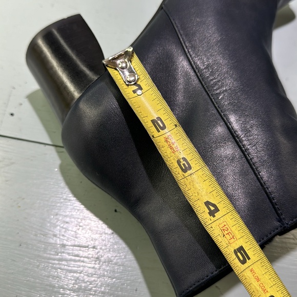 White Mountain ankle boots. - Picture 6 of 8